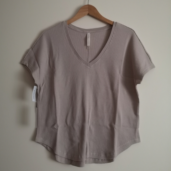 Aritzia The Group By Babaton Berry T-shirt - Picture 3 of 5